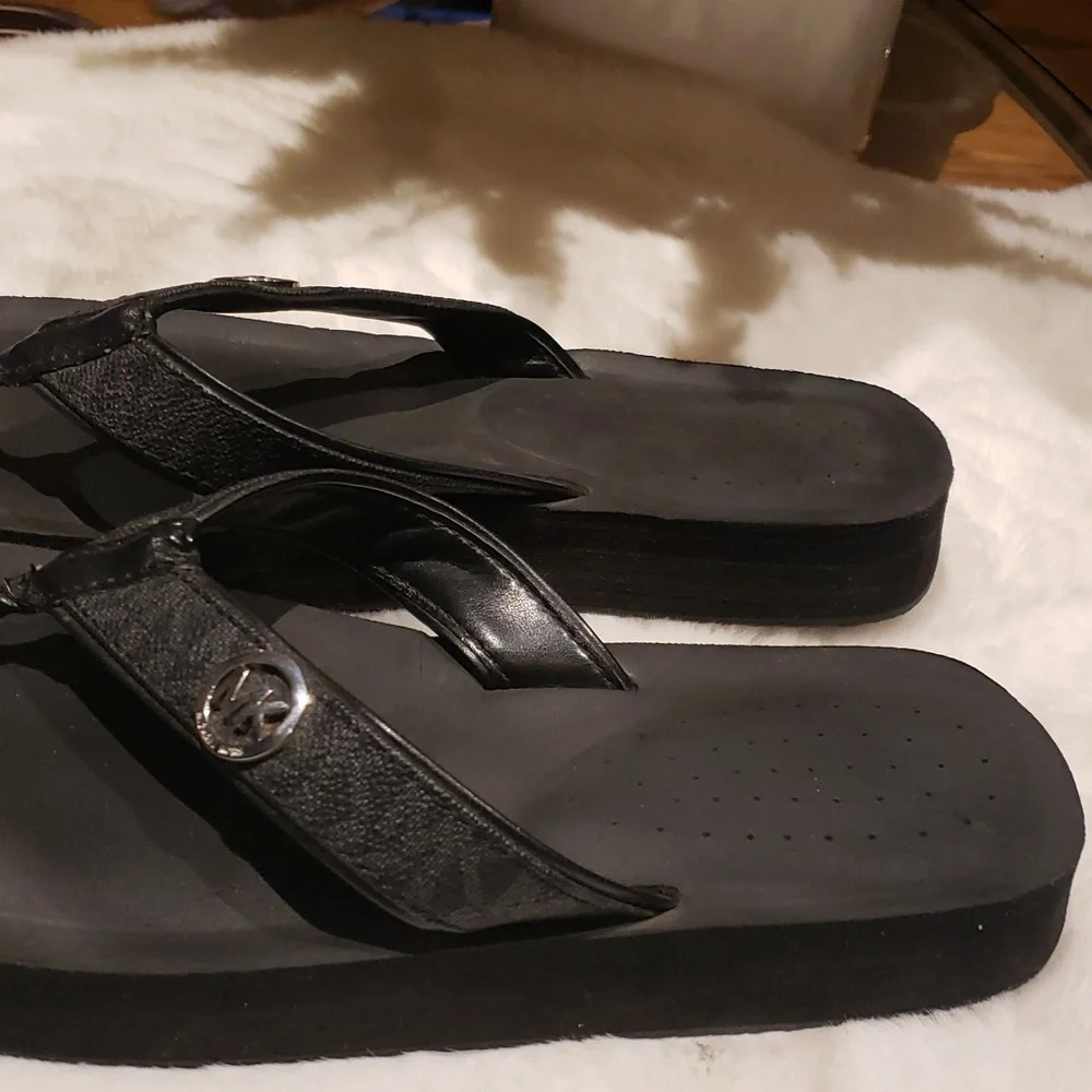 MICHAEL KORS 10 BLACK FLIP FLOP - Picture 2 of 11